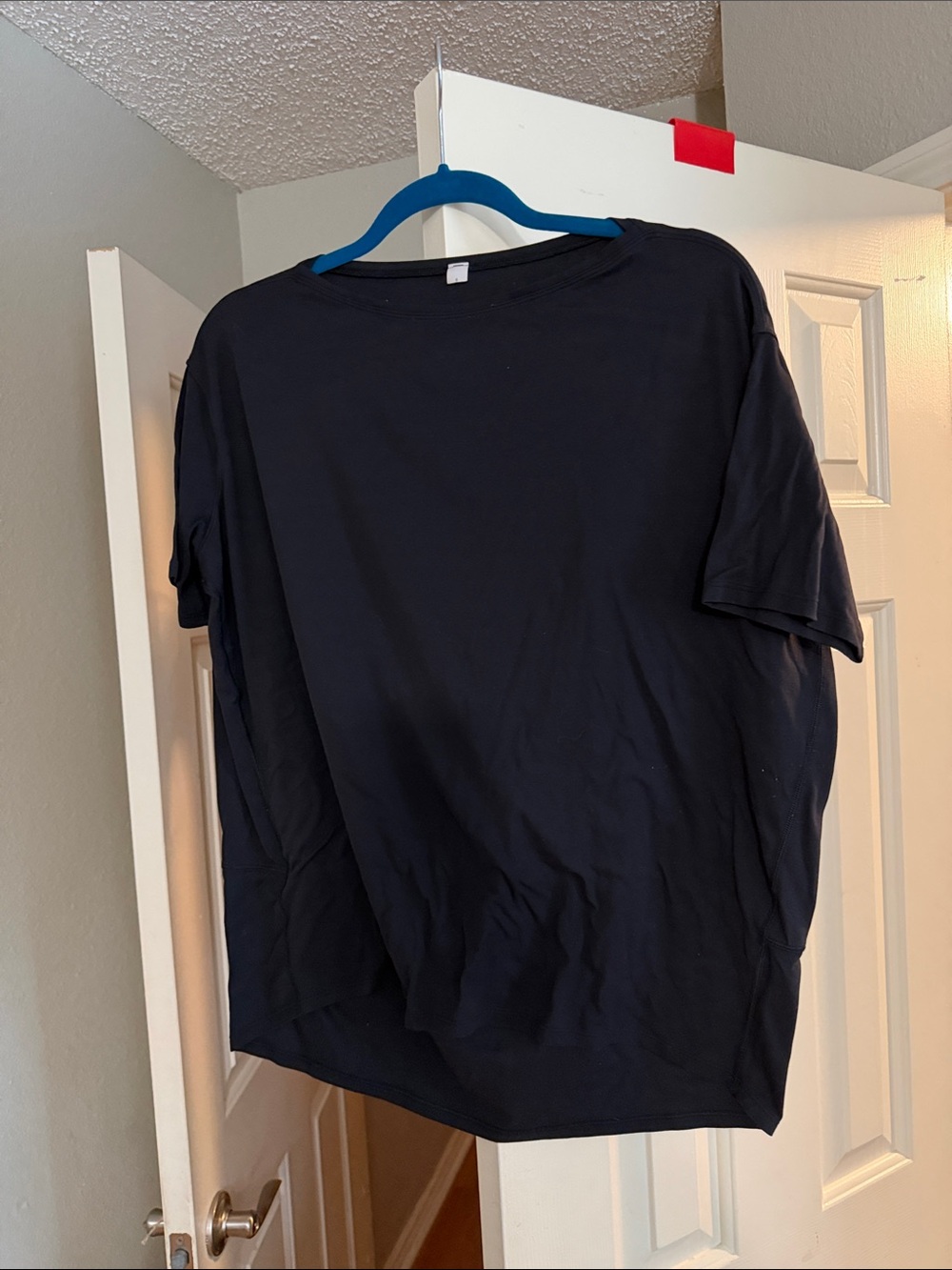 Lululemon | Classic women’s | Black Crew Neck T-Shirt | 6